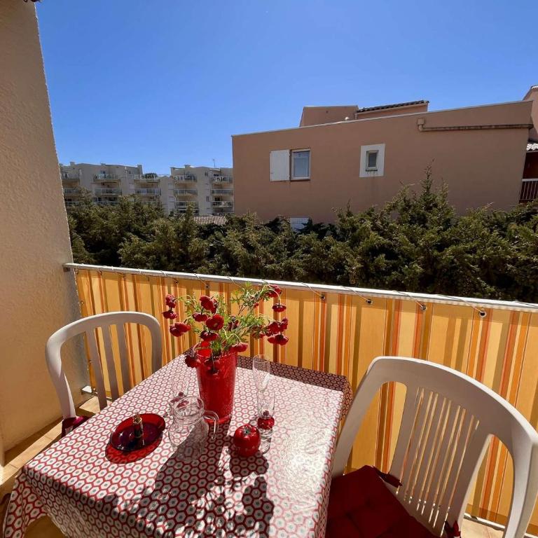 Appartement T2 climatisé à Cavalaire, parking privé, proche centre et plages, balcon au calme - FR-1-226B-110 - Appartement - 1