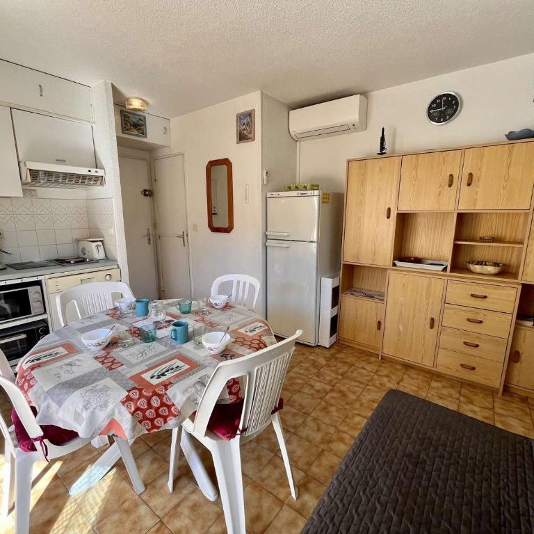 Appartement T2 climatisé à Cavalaire, parking privé, proche centre et plages, balcon au calme - FR-1-226B-110 - Appartement - 6