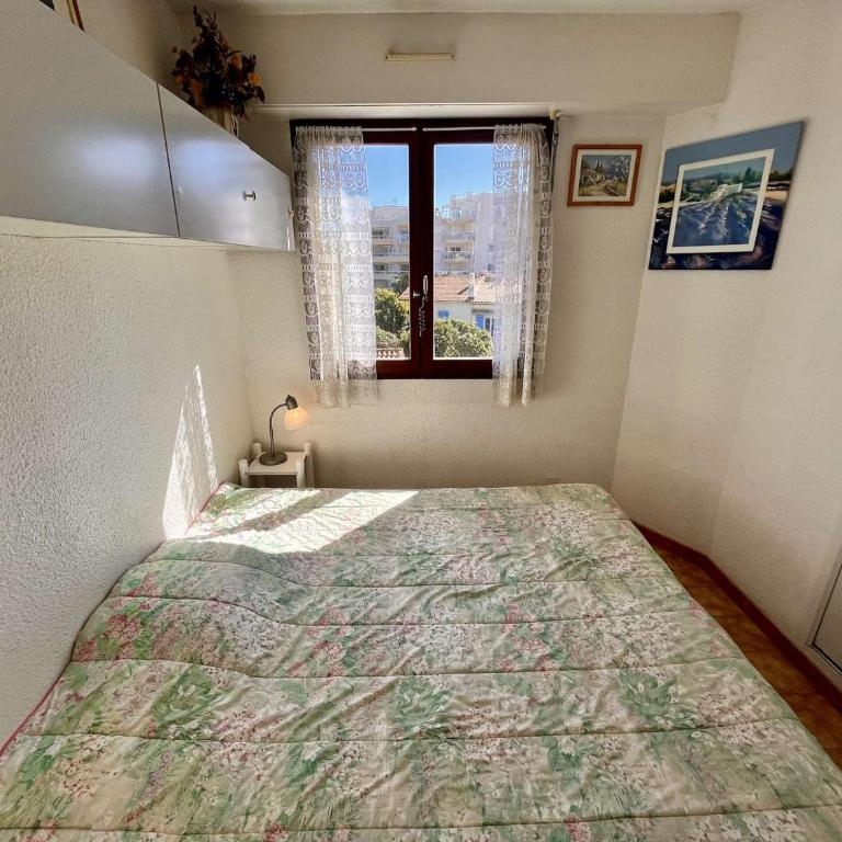 Appartement T2 climatisé à Cavalaire, parking privé, proche centre et plages, balcon au calme - FR-1-226B-110 - Appartement - 10