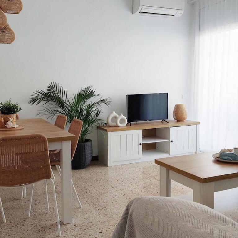 Cozy beach apartment - Apartamento de 3 dormitorios con balcón - 2