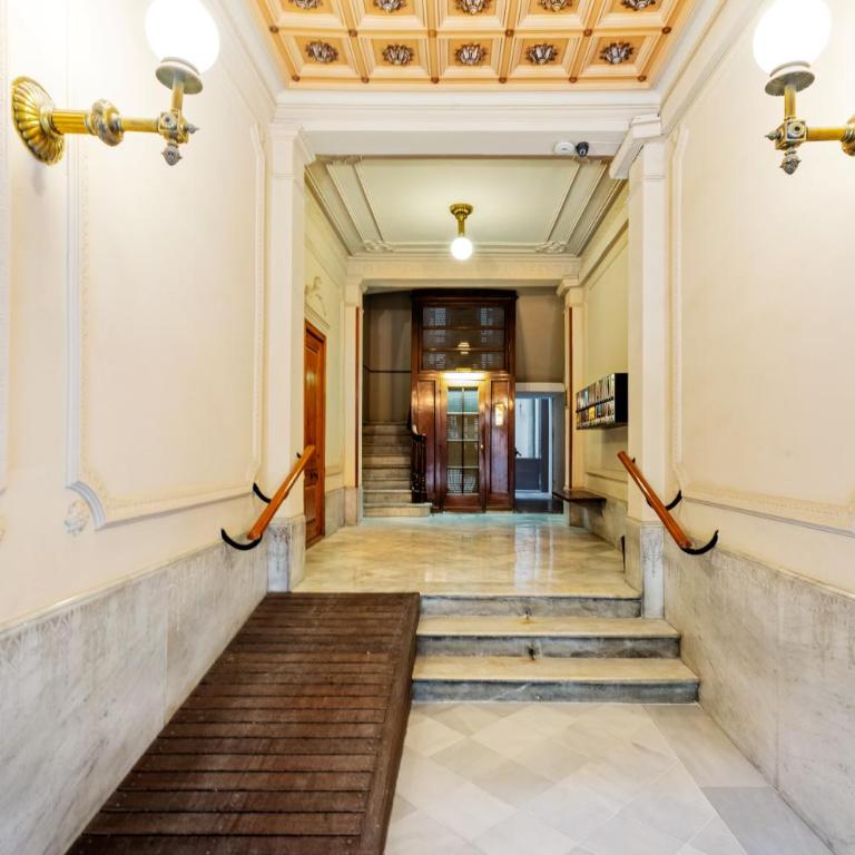 Quiet, vibrant 2 bedroom in pedestrian Eixample - Apartment - 32