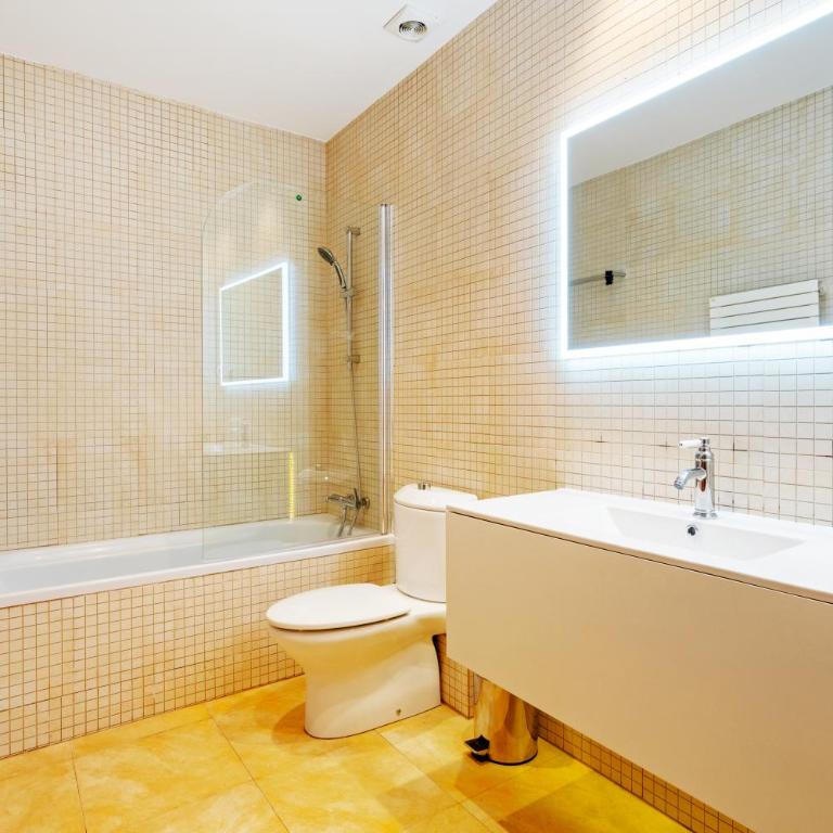 Quiet, vibrant 2 bedroom in pedestrian Eixample - Apartment - 28