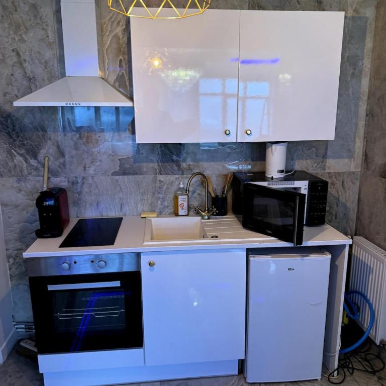 Golden house 2 - Jacuzzi - One-Bedroom Apartment - 11