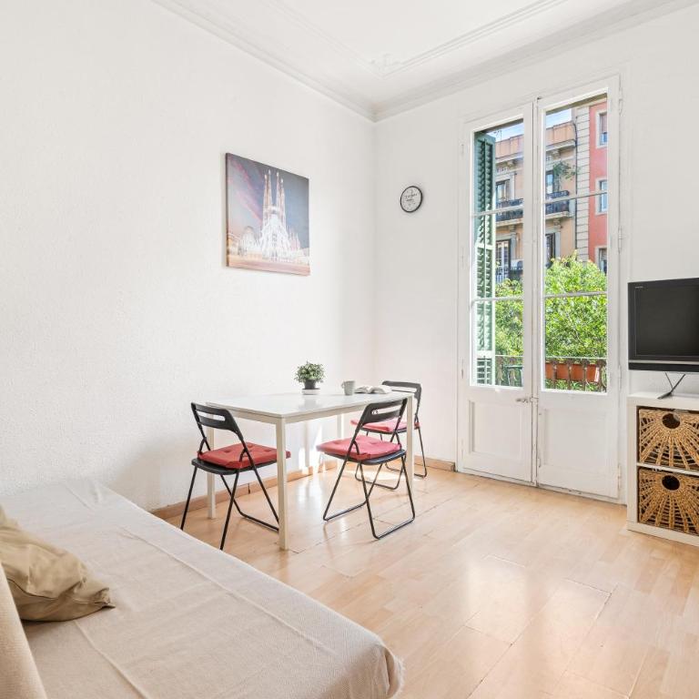 5BR for 7 Elevator Walk to Sant Antoni - Apartment - 1