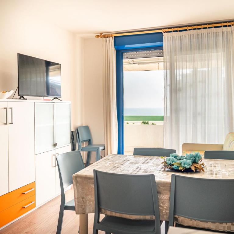 Enjoy the sea view from our spacious balcony - Appartamento - 3