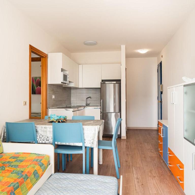 Enjoy the sea view from our spacious balcony - Appartamento - 9