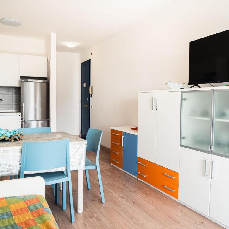 Enjoy the sea view from our spacious balcony - Appartamento - 13