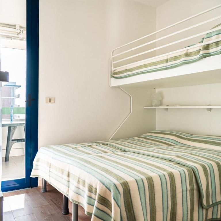 Enjoy the sea view from our spacious balcony - Appartamento - 5