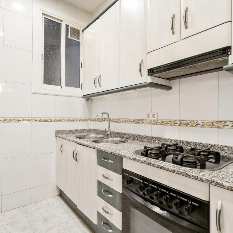 5BR for 7 Elevator Walk to Sant Antoni - Apartment - 18