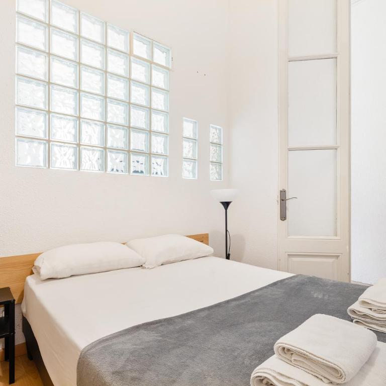 5BR for 7 Elevator Walk to Sant Antoni - Apartment - 9