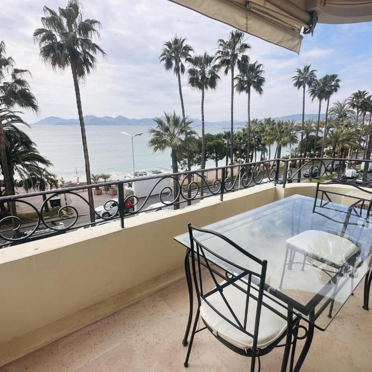 One bedroom apartment with a sea view right by the Croisette beaches and the center of Cannes. - 2287 - One-Bedroom Apartment - 2
