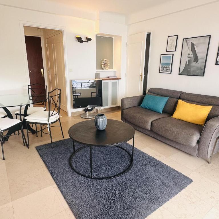 One bedroom apartment with a sea view right by the Croisette beaches and the center of Cannes. - 2287 - One-Bedroom Apartment - 4