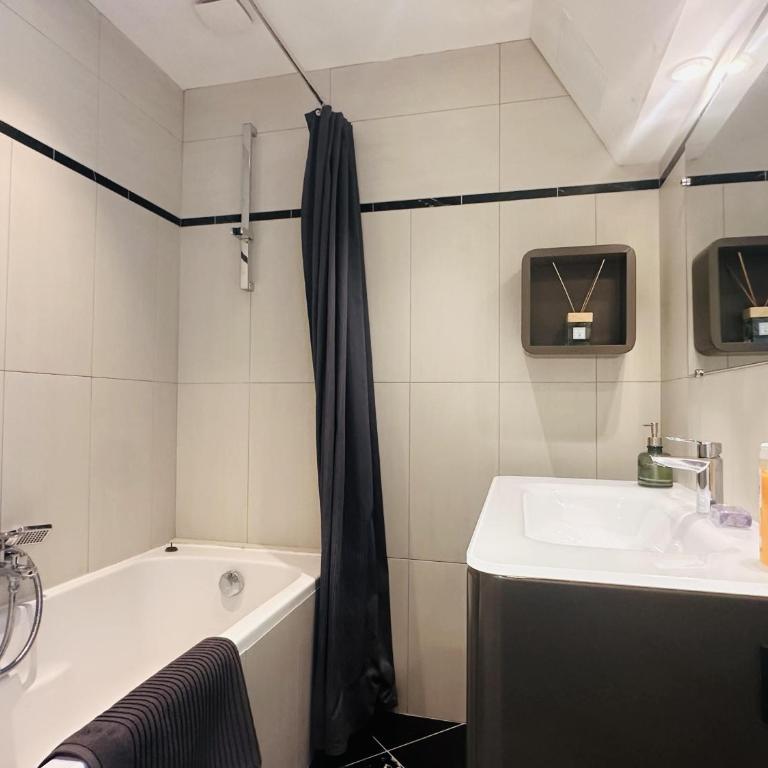 One bedroom apartment with a sea view right by the Croisette beaches and the center of Cannes. - 2287 - One-Bedroom Apartment - 12