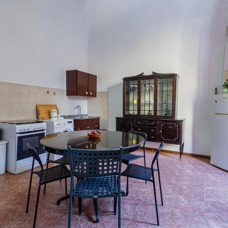 Elegante appartamento in centro a Pisa - Three-Bedroom Apartment - 10