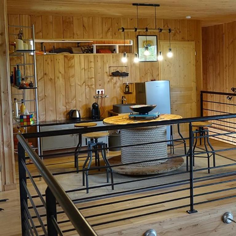 La Cabane de Chacha, chambres et table d'hôtes - Chambre Lit Queen-Size - Vue sur Piscine - 4