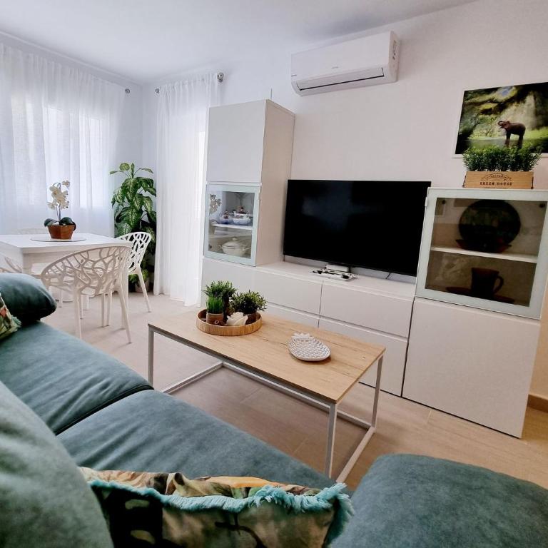 Modern and Cozy Apartment Just Steps from Los Locos Beach - Apartment - 4