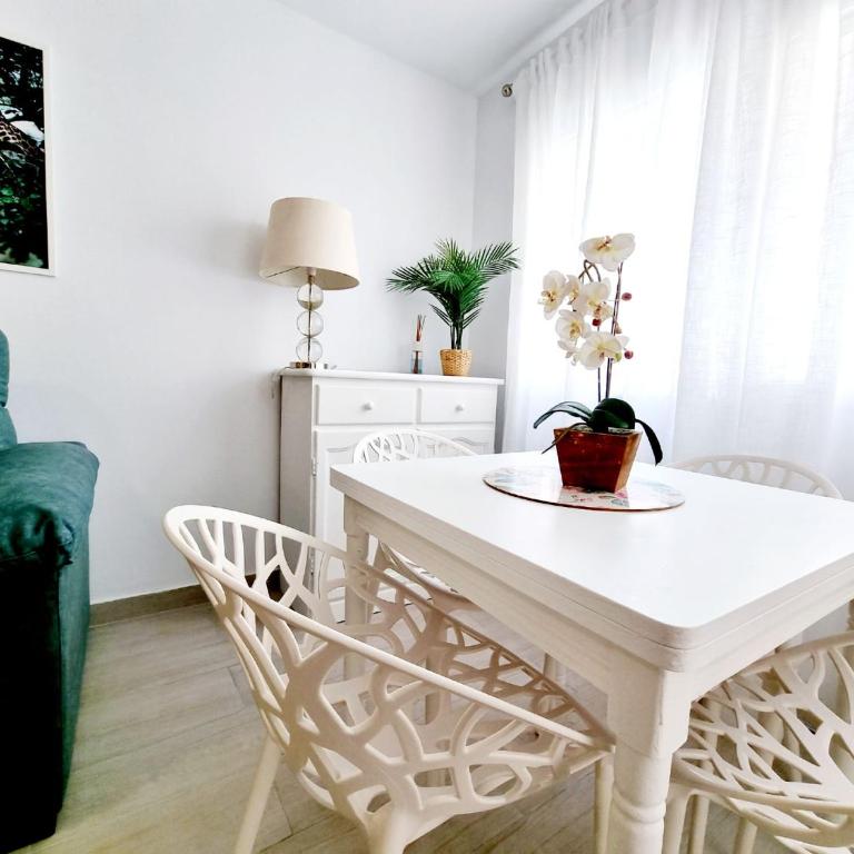 Modern and Cozy Apartment Just Steps from Los Locos Beach - Apartment - 8