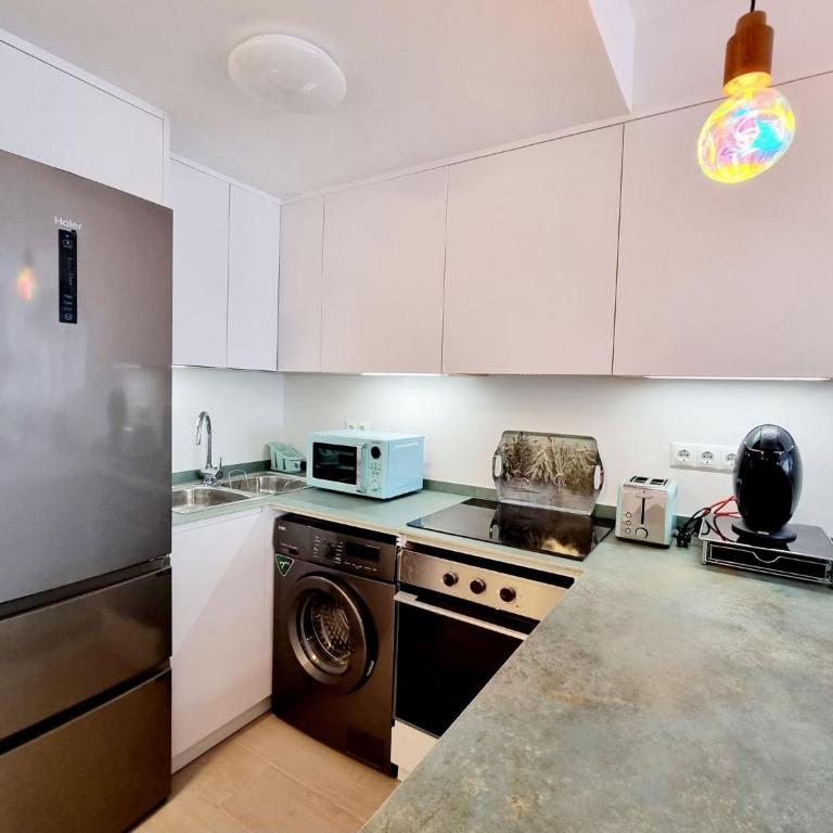 Modern and Cozy Apartment Just Steps from Los Locos Beach - Apartment - 13