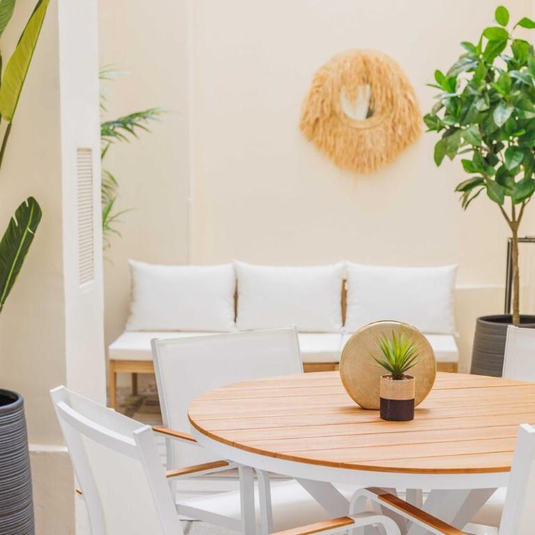 Apartment 3 Min from Haussmann, Sleeps 6 , 2BDR - Two-Bedroom Apartment - 12
