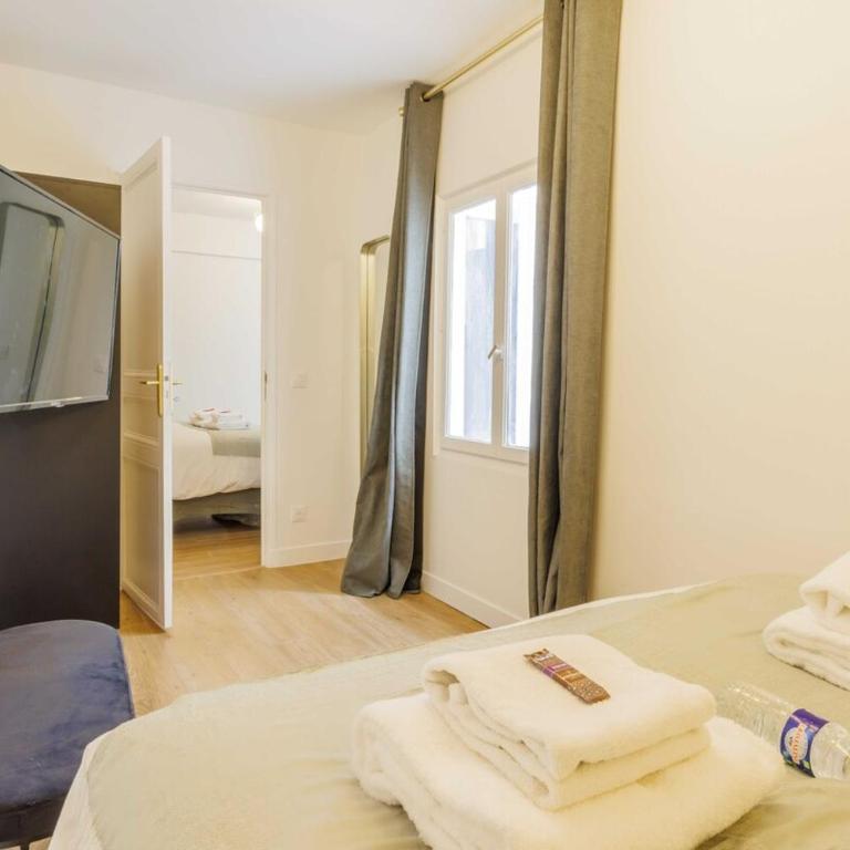 Apartment 3 Min from Haussmann, Sleeps 6 , 2BDR - Two-Bedroom Apartment - 16