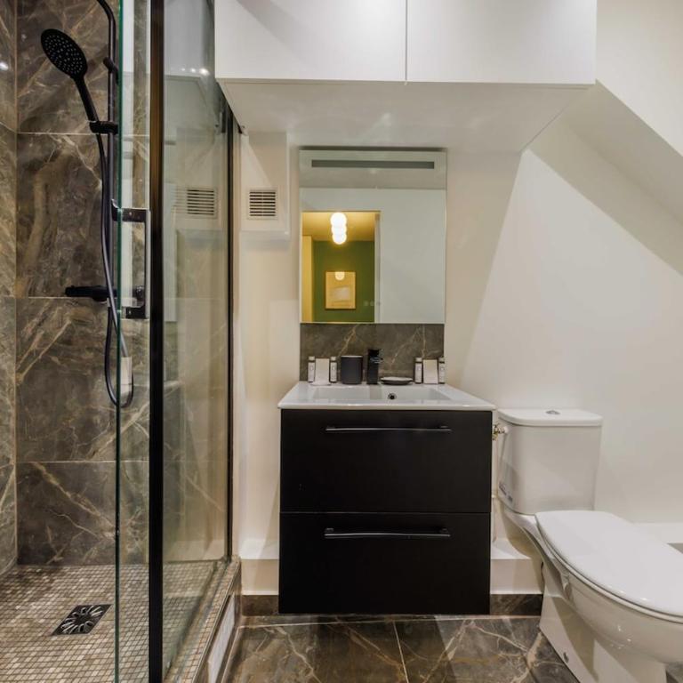 Apartment 3 Min from Haussmann, Sleeps 6 , 2BDR - Two-Bedroom Apartment - 21
