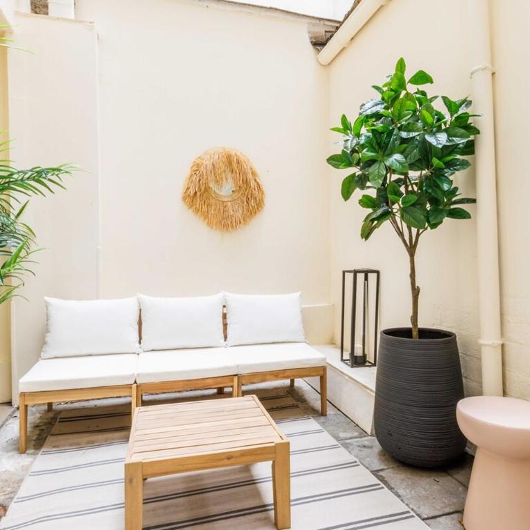 Apartment 3 Min from Haussmann, Sleeps 6 , 2BDR - Two-Bedroom Apartment - 23