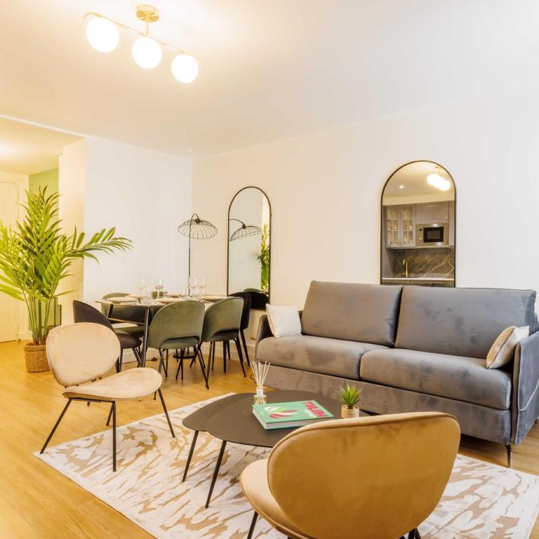 Apartment 3 Min from Haussmann, Sleeps 6 , 2BDR - Two-Bedroom Apartment - 6