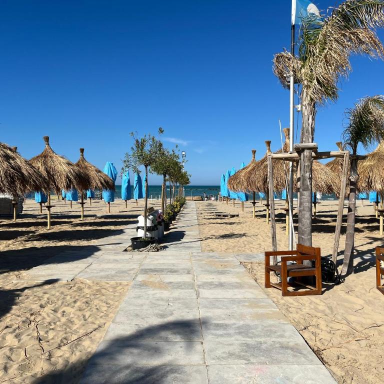 OFFERTA Estate Pescara Centro a due Passi dal Mare, Parcheggio a 500m - Appartamento Deluxe con 1 Camera da Letto - 2