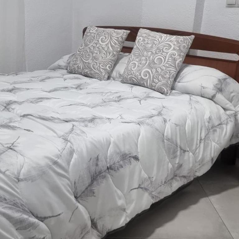 Habitacion Matrimonio a 100 m de la Playa de Poniente - Habitación con cama grande - 1