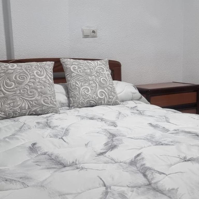Habitacion Matrimonio a 100 m de la Playa de Poniente - Habitación con cama grande - 2