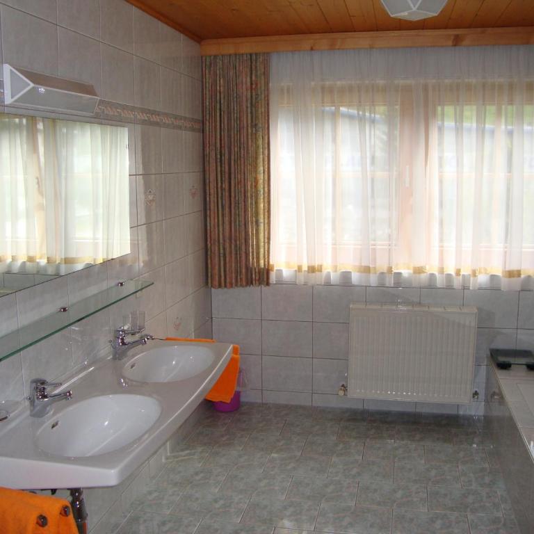 Holiday-Appartements - Apartment mit Bergblick (5 Erwachsene) - 4