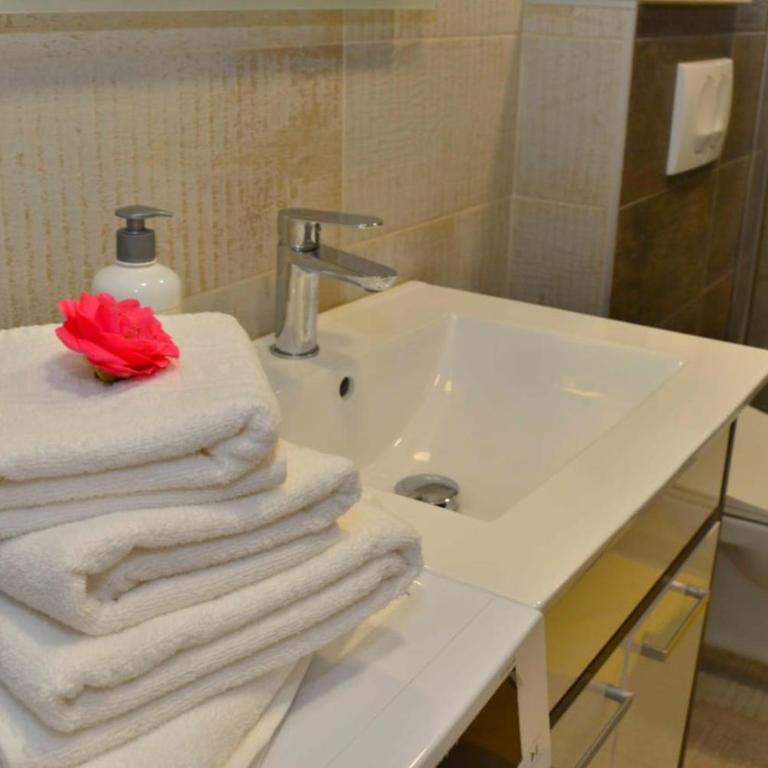 Apartments Boka bay - One-Bedroom Apartment with Balcony and Water View - 11