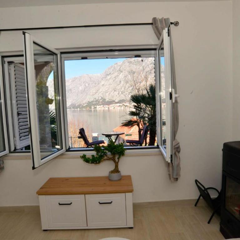 Apartments Boka bay - Two-Bedroom Apartment with Balcony and Sea View - 4