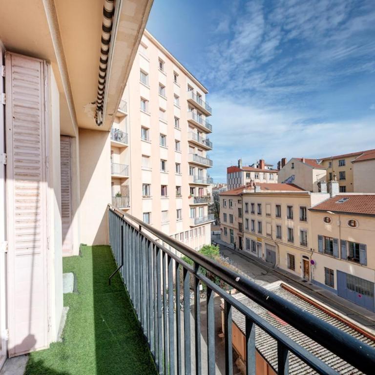Charmant T3 au Cœur de Lyon 7ème - Appartement 2 Chambres - 25