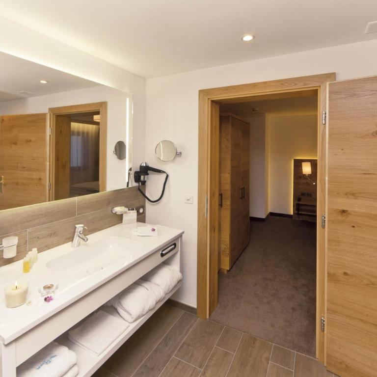 Waldpark Hotel Garni - Deluxe Apartment mit Stellplatz in der Garage - 13
