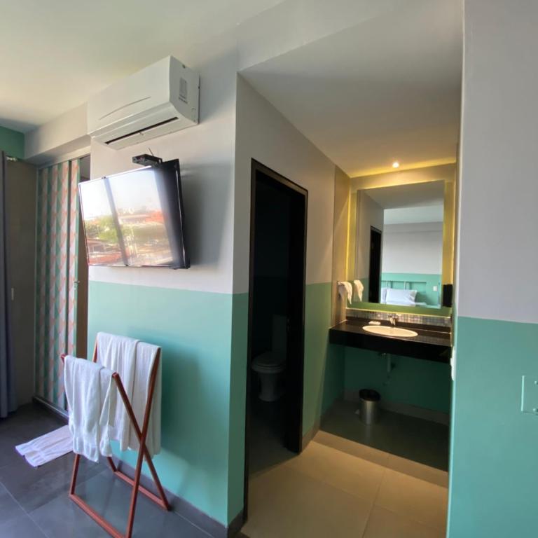 G Hotel by Gaya Group - Deluxe Room - 4