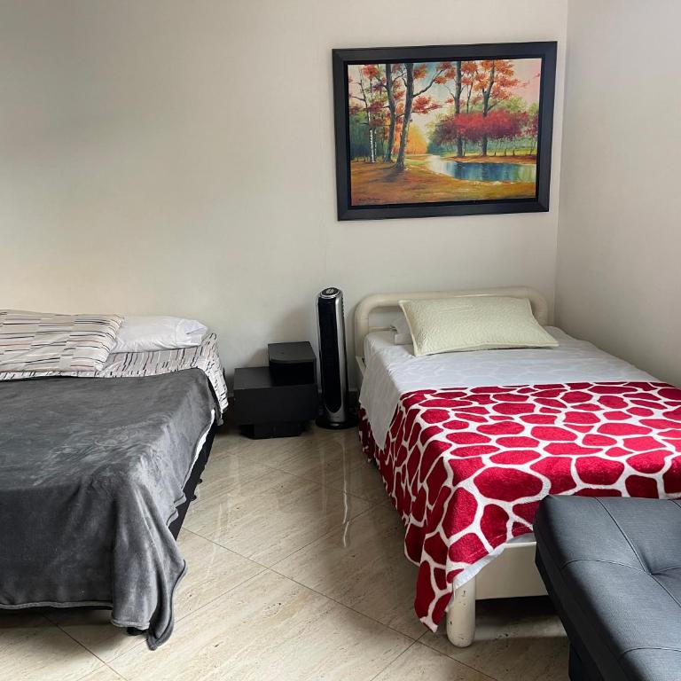 En Laureles con ascensor , balcón y muy bien ubicado en laureles Medellín , EL BARRIO MAS COOL DEL MUNDO - Apartamento de 1 dormitorio - 2