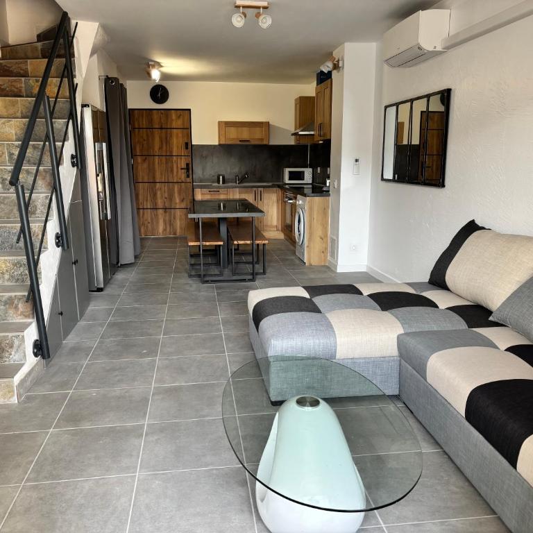 Maison avec cour 8 personnes - Bazarette - Three-Bedroom House - 3