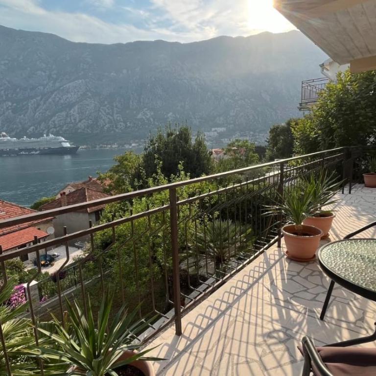 Apartments Boka bay - One-Bedroom Apartment with Balcony and Water View - 1