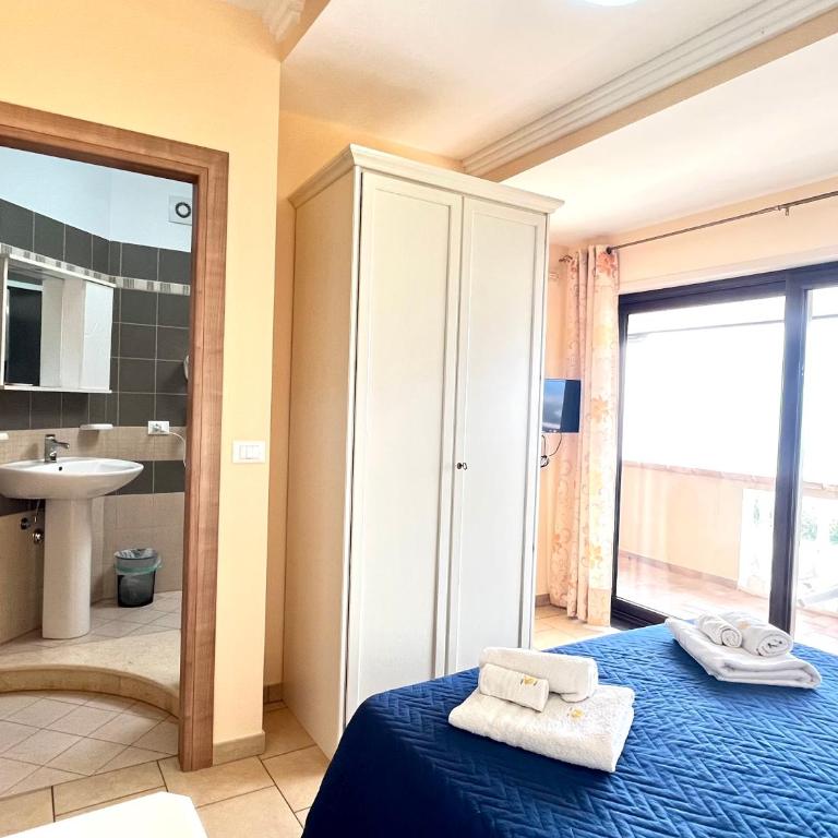 Residenza Domus Aurea Tropea- Vista Mare - Camera Matrimoniale Deluxe con Balcone e Vista Mare - 3
