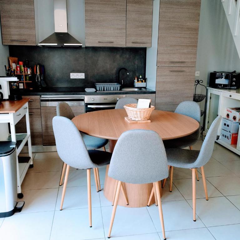 Maison avec jardin, calme et ensoleillée à 2 minutes du centre-ville - Haus mit 3 Schlafzimmern - 11