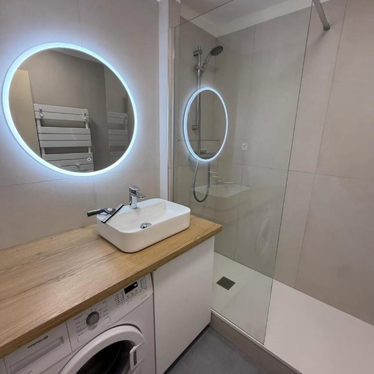 HYEDES Appartement climatisé pour 4 personnes sur le port de Hyères - Two-Bedroom Apartment - 12