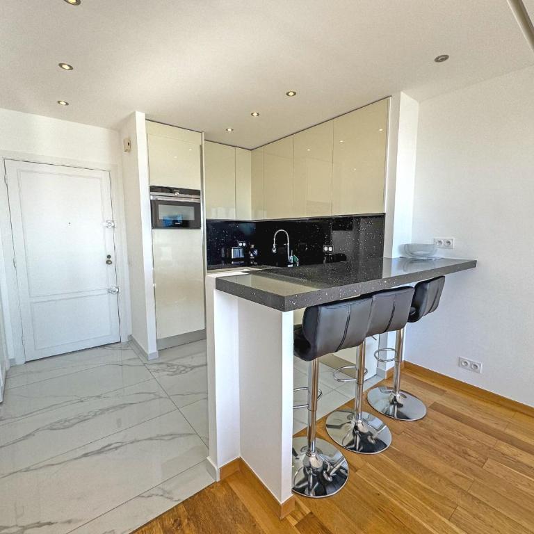 CARIATIDES STUDIO - PROMENADE HOLIDAY - Studio - Vue sur Mer - 8