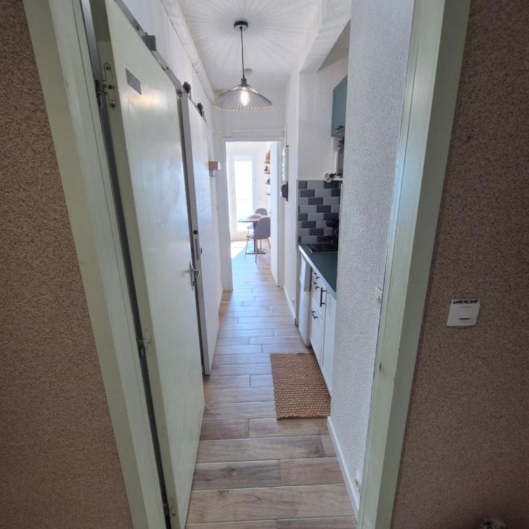 Studio 19m2 classé 1, vue sur étang de Thau, 200m des cures, 2eme Étage sans ascenseur - Appartement 1 Chambre - 19