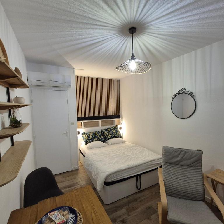 Studio 19m2 classé 1, vue sur étang de Thau, 200m des cures, 2eme Étage sans ascenseur - Appartement 1 Chambre - 14