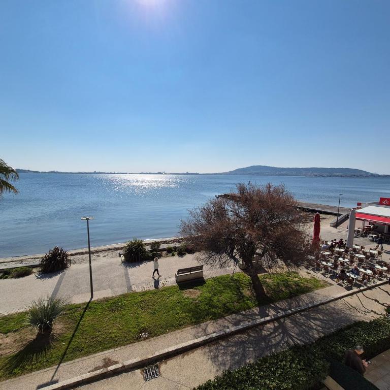 Studio 19m2 classé 1, vue sur étang de Thau, 200m des cures, 2eme Étage sans ascenseur - Appartement 1 Chambre - 17