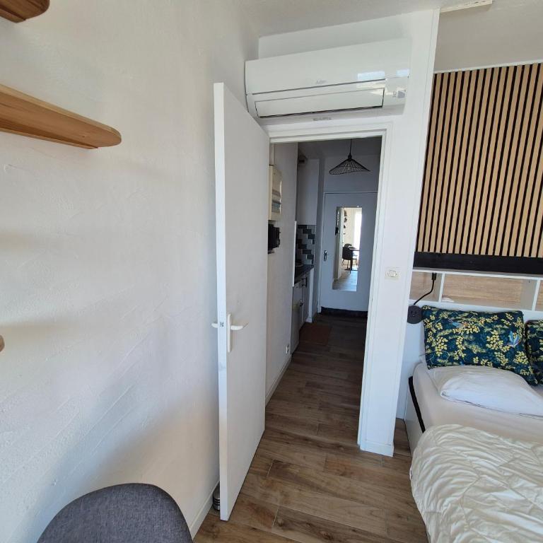 Studio 19m2 classé 1, vue sur étang de Thau, 200m des cures, 2eme Étage sans ascenseur - Appartement 1 Chambre - 18