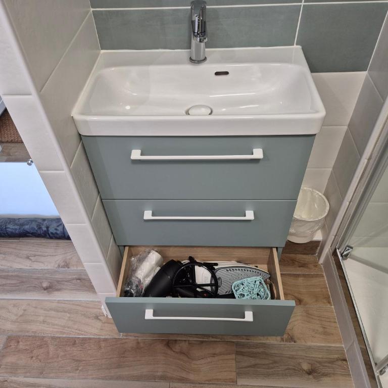 Studio 19m2 classé 1, vue sur étang de Thau, 200m des cures, 2eme Étage sans ascenseur - Appartement 1 Chambre - 26