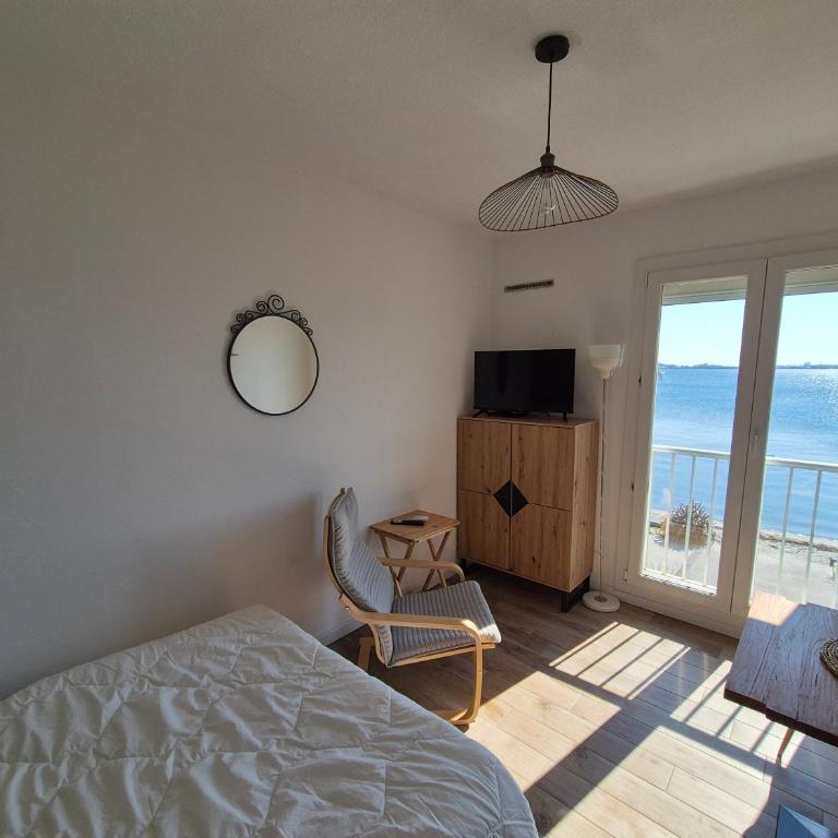 Studio 19m2 classé 1, vue sur étang de Thau, 200m des cures, 2eme Étage sans ascenseur - Appartement 1 Chambre - 4