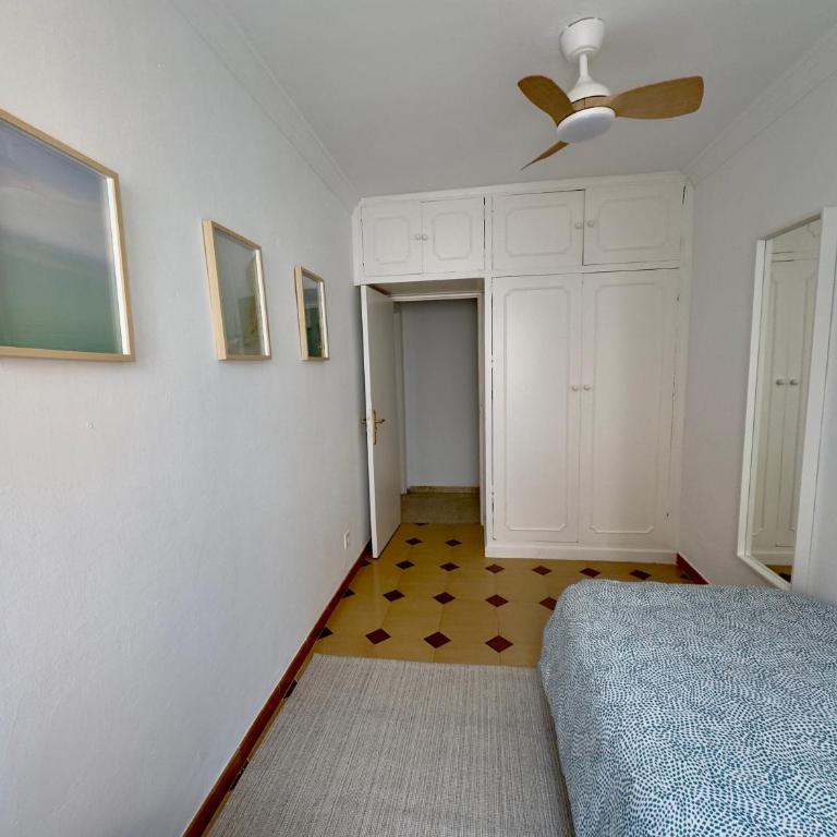 Los Naranjos Apartment - Three-Bedroom Apartment with Balcony - 12